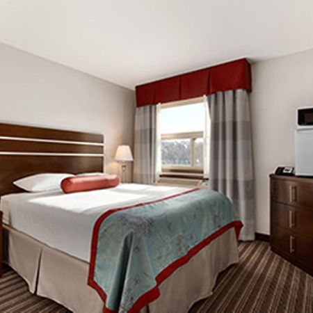 ซูเปอร์ 8 บาย วินด์แฮม ซัสคาทูน เนียร์ ดาวน์ทาวน์ Hotel แซสเกอทูน ภายนอก รูปภาพ