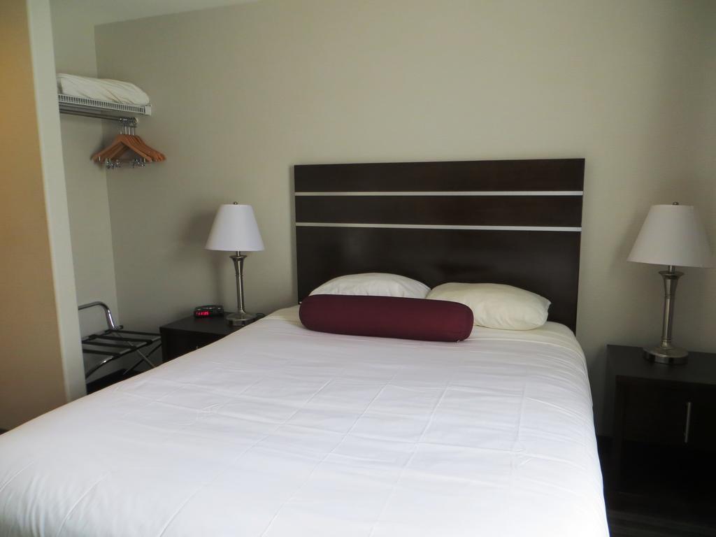 ซูเปอร์ 8 บาย วินด์แฮม ซัสคาทูน เนียร์ ดาวน์ทาวน์ Hotel แซสเกอทูน ภายนอก รูปภาพ