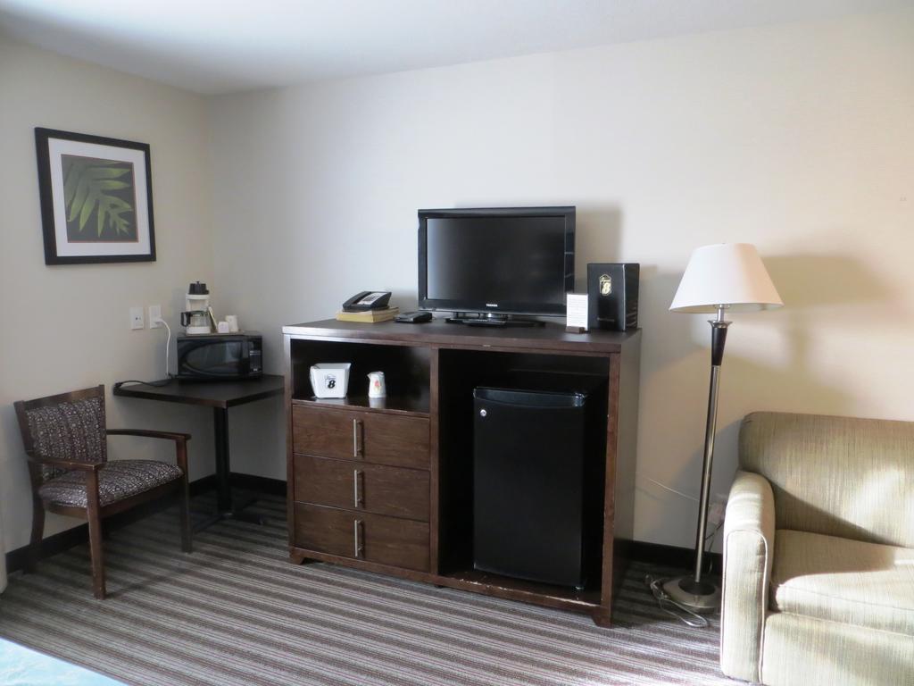 ซูเปอร์ 8 บาย วินด์แฮม ซัสคาทูน เนียร์ ดาวน์ทาวน์ Hotel แซสเกอทูน ภายนอก รูปภาพ