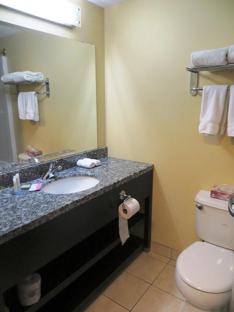 ซูเปอร์ 8 บาย วินด์แฮม ซัสคาทูน เนียร์ ดาวน์ทาวน์ Hotel แซสเกอทูน ภายนอก รูปภาพ