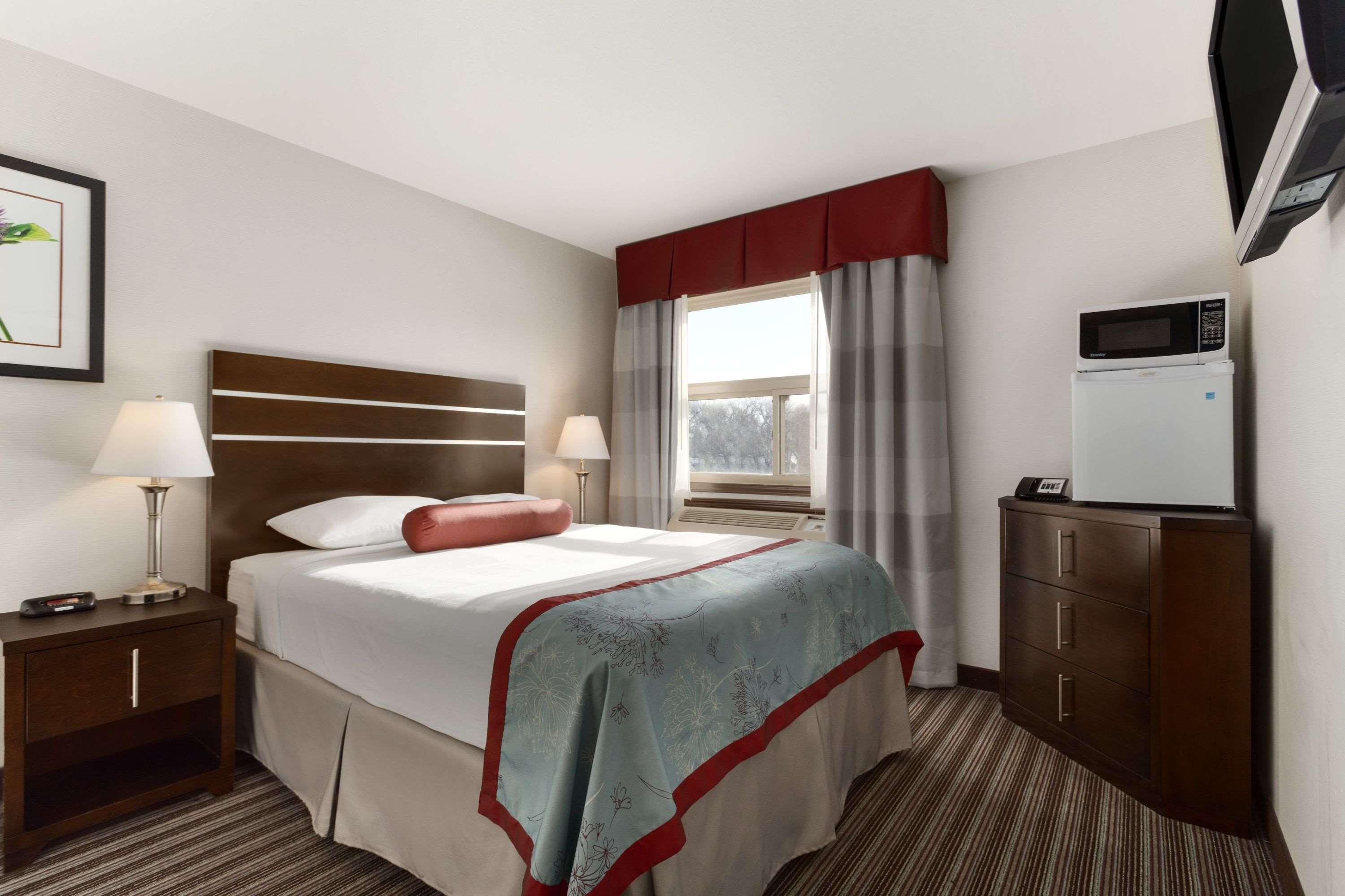 ซูเปอร์ 8 บาย วินด์แฮม ซัสคาทูน เนียร์ ดาวน์ทาวน์ Hotel แซสเกอทูน ภายนอก รูปภาพ