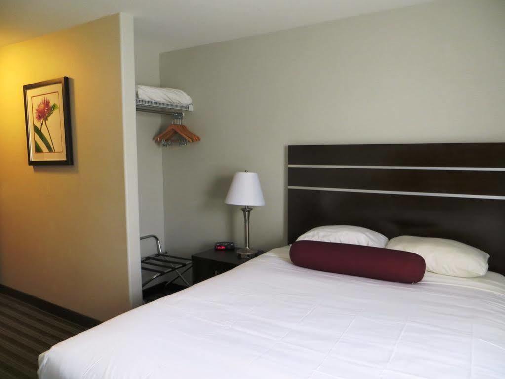 ซูเปอร์ 8 บาย วินด์แฮม ซัสคาทูน เนียร์ ดาวน์ทาวน์ Hotel แซสเกอทูน ภายนอก รูปภาพ