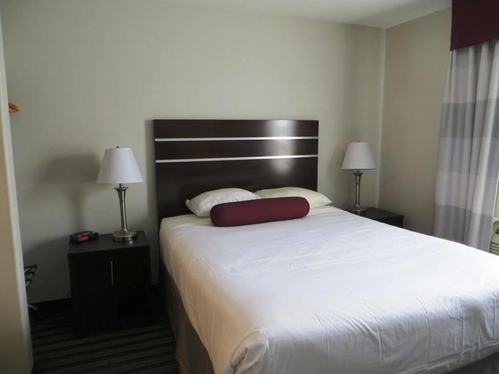 ซูเปอร์ 8 บาย วินด์แฮม ซัสคาทูน เนียร์ ดาวน์ทาวน์ Hotel แซสเกอทูน ภายนอก รูปภาพ