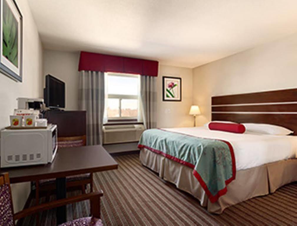 ซูเปอร์ 8 บาย วินด์แฮม ซัสคาทูน เนียร์ ดาวน์ทาวน์ Hotel แซสเกอทูน ภายนอก รูปภาพ